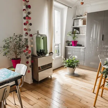 Charming Appt In The Heart Of Montmartre